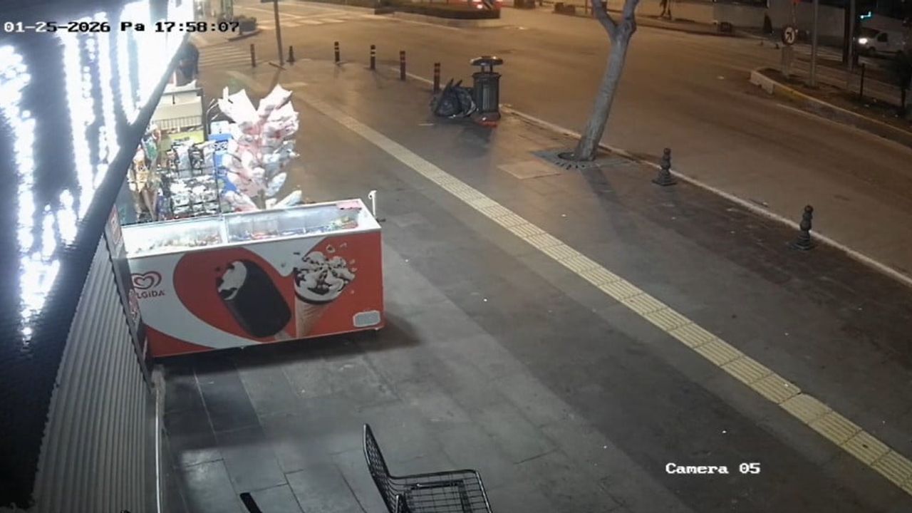 Manavgat'ta motosiklet yaya çarptı: Bir kişi ağır yaralandı