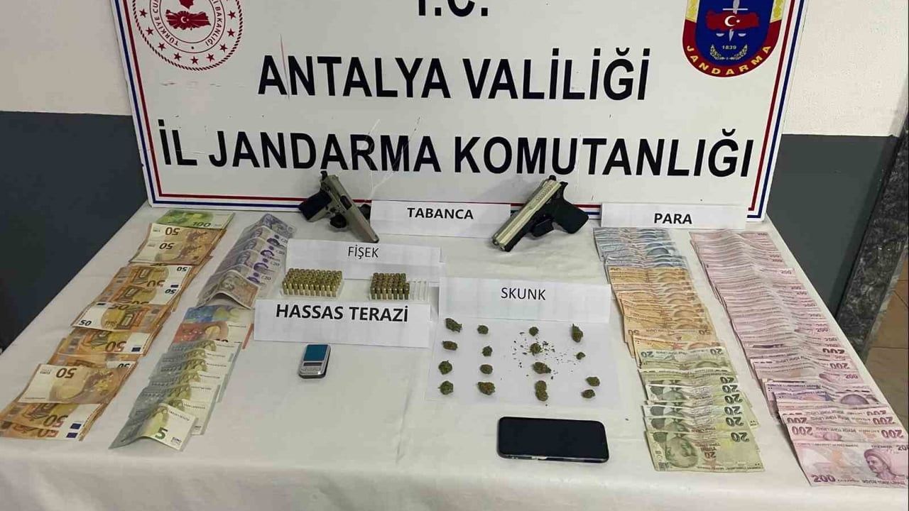 Manavgat'ta Uyuşturucu Operasyonu: 1 Gözaltı, Skunk ve Silah Ele Geçirildi