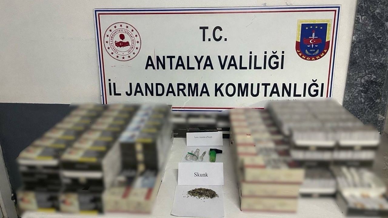 Manavgat'ta Uyuşturucu Operasyonu: Skunk ve Kaçak Ürünler Ele Geçirildi