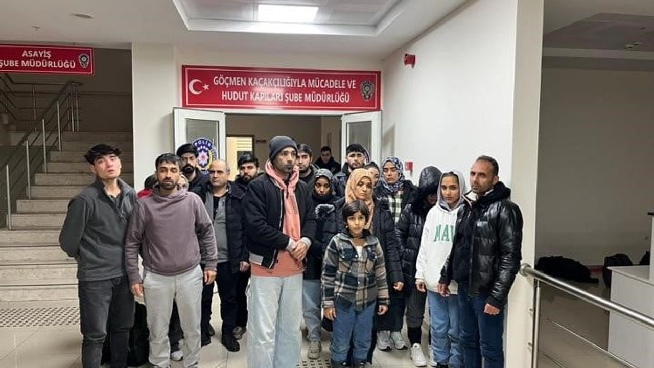 Manisa'da 34 Düzensiz Göçmen ve Sürücü F.K. Yakalandı