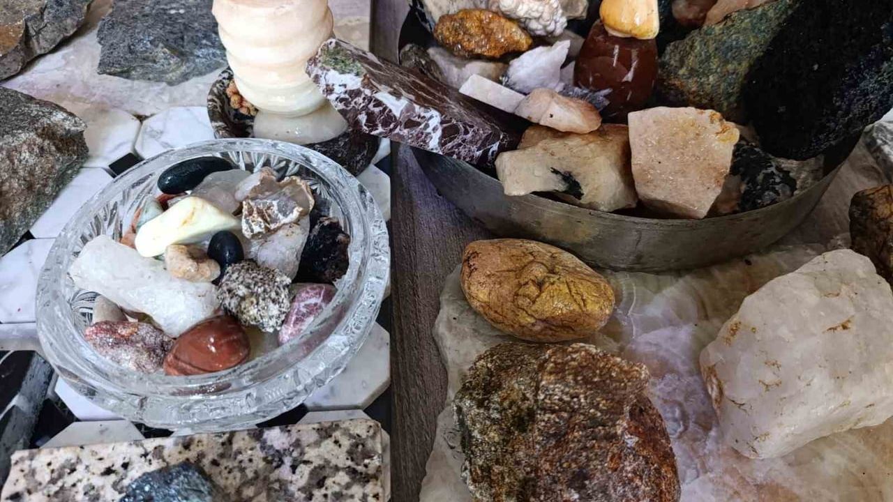 Manisa'da doğaltaş müzesi gibi ev: 58 yaşındaki teknikerin 50'den fazla mermer koleksiyonu