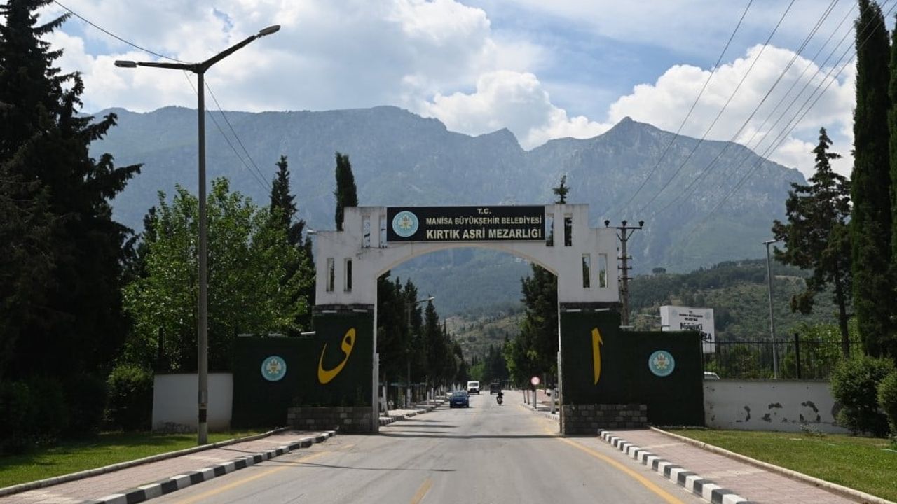 Manisa'da Mezarlıklara Kapsamlı Bakım: 87 Tel Çit, 73 Mahalle, 112 bin 589 m²