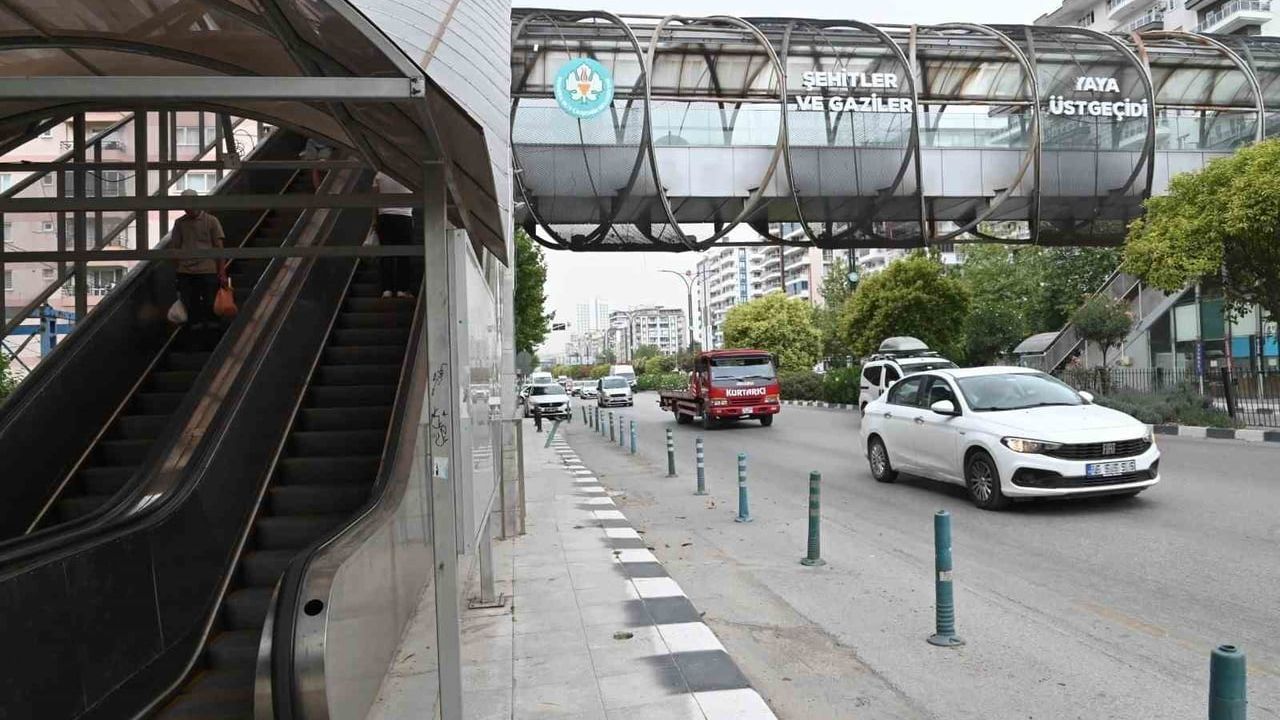 Manisa'da Şehir Magandaları Kamerada: Yürüyen Merdiveni Defalarca Durdurdular