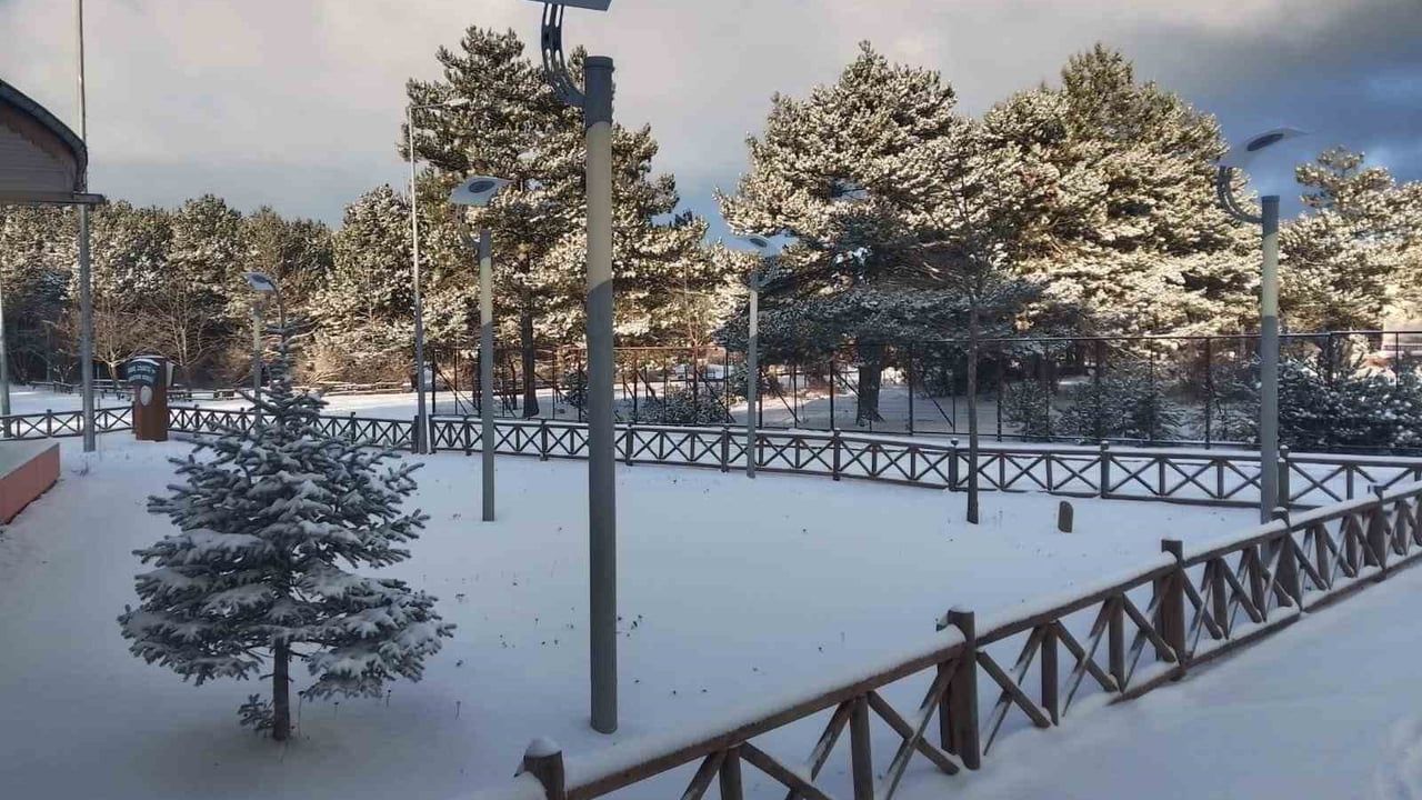 Manisa'da Spil Dağı Milli Parkı karla beyazlandı