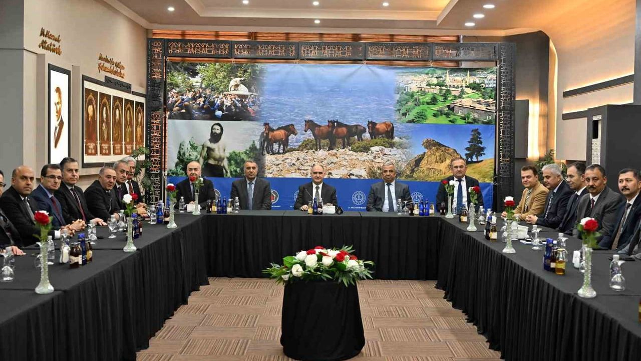 Manisa'nın 2026 Hedefleri Vali Vahdettin Özkan Başkanlığında Değerlendirildi