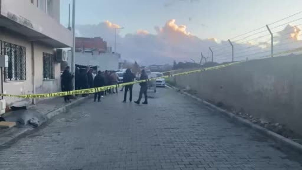 Manisa Turgutlu'da Yol Çökmesi: İnsan Kemikleri Bulundu