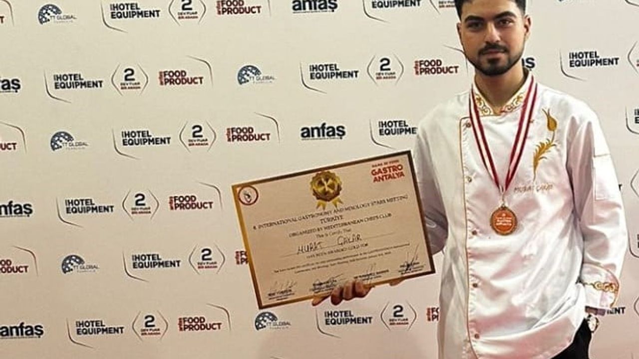 Manisalı Şef Murat Çakar Antalya'da 1 Altın 1 Gümüş Madalya Kazandı