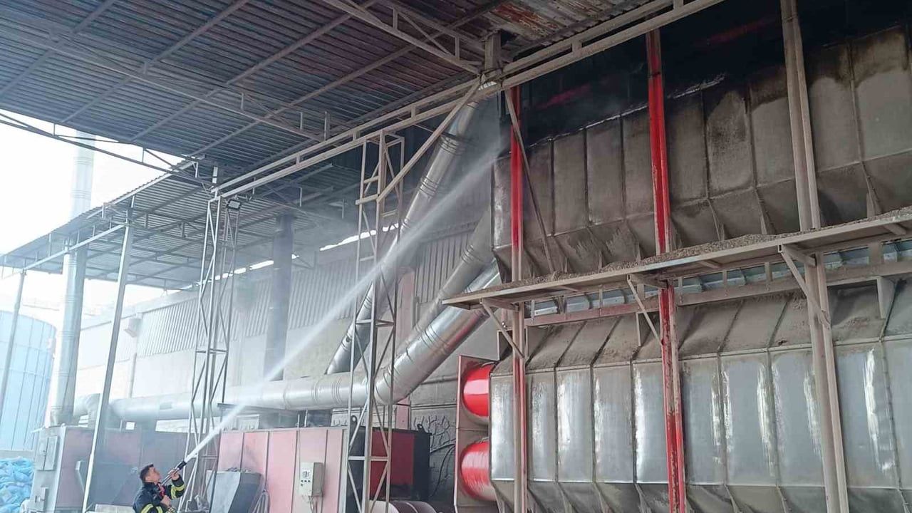 Mardin'de Mısır Kurutma Tesisinde Yangın Söndürüldü