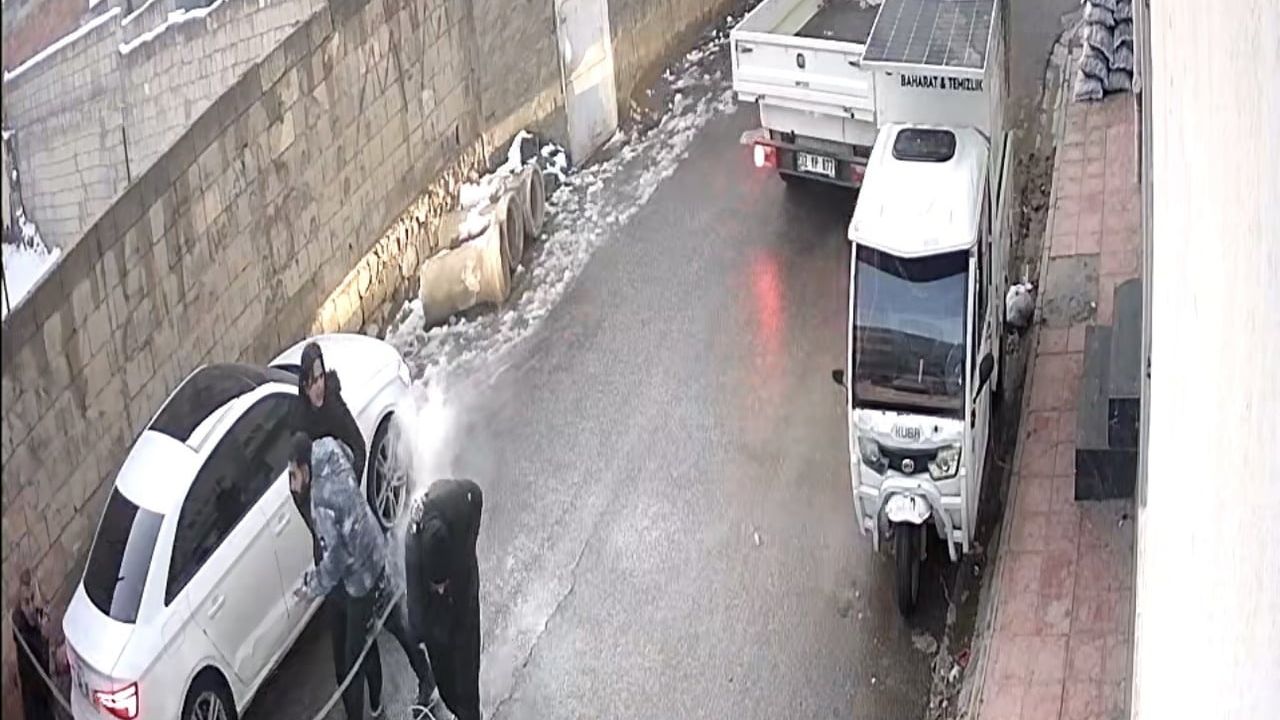 Mardin Nusaybin’de Kopan Elektrik Teli Gençlerin Üzerine Düştü — Yaralanma Yok