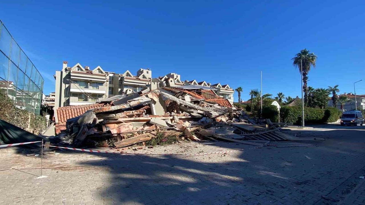 Marmaris'te Begonville Hotel Güçlendirme Çalışması Sırasında Çöktü