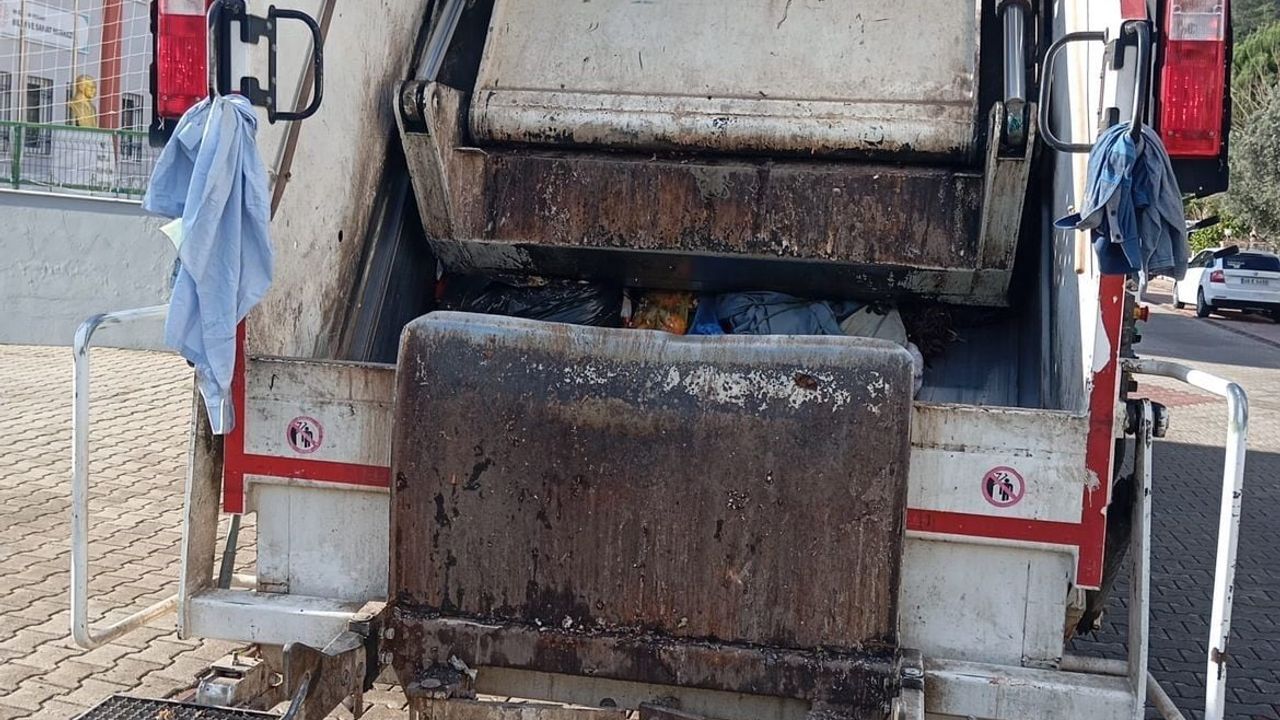 Marmaris'te çöp kamyonu çarptı: 68 yaşındaki kadın ağır yaralandı