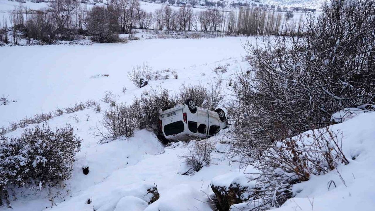 Mazıdağı'nda kar ve buzlanma kazaya yol açtı: 6 yaralı