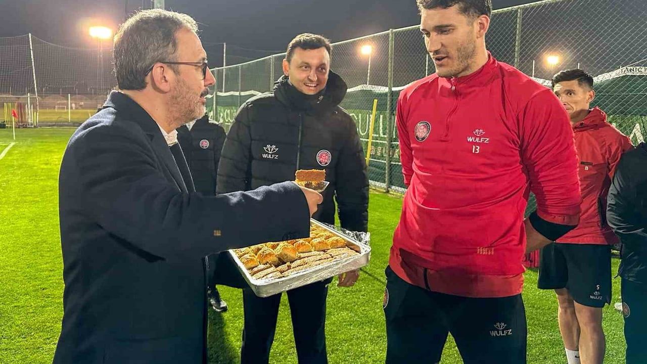 Mehmet Muharrem Kasapoğlu'ndan Fatih Karagümrük'e Antalya Belek Ziyareti