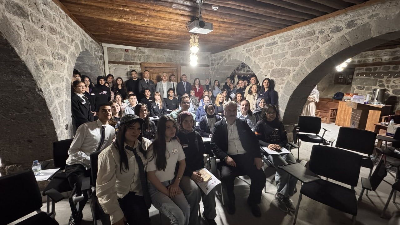 Mektep Melikgazi'de Gençler Topluma Işık Olacak