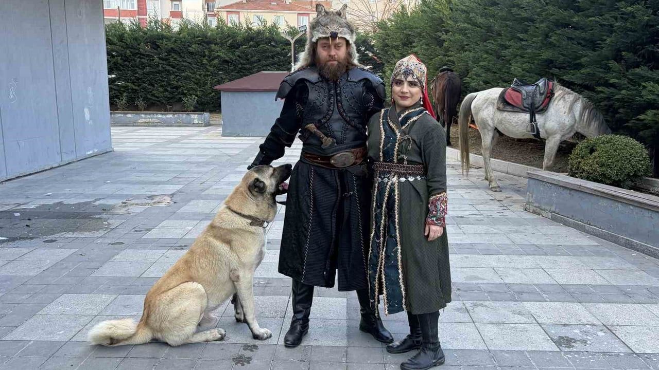 Melikşah Özen ve İlknur Bakay, Atlar ve Film Kostümleriyle Kapaklı'da Evlendi