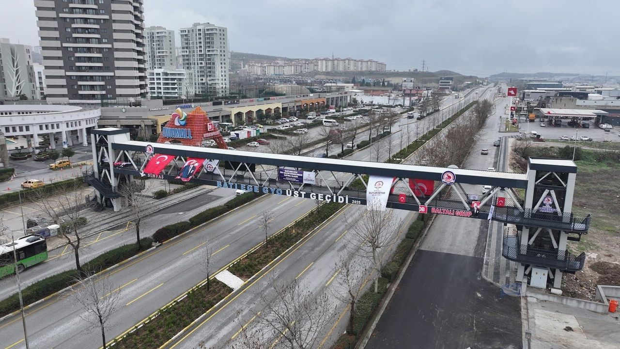 Menderes Bulvarı'nda Modern Üst Geçit 28 Ocak'ta Açılıyor