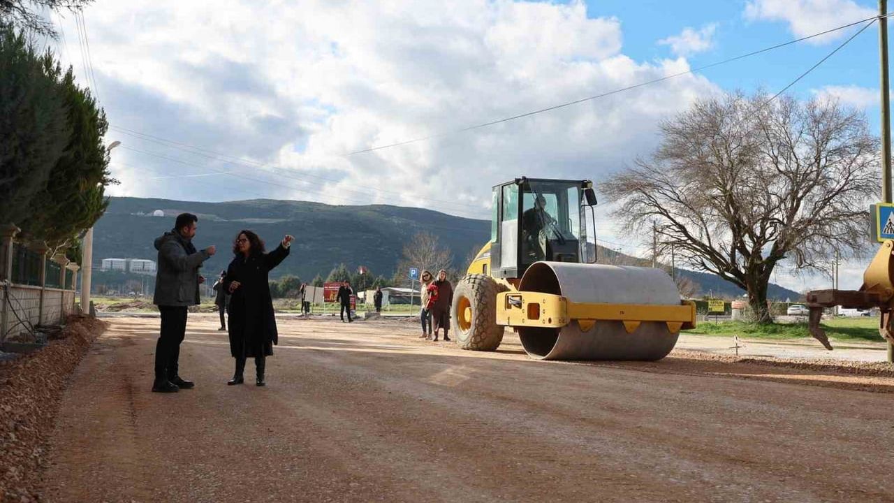 Menteşe Belediyesi Kolejler Bölgesinde Sıcak Asfal…