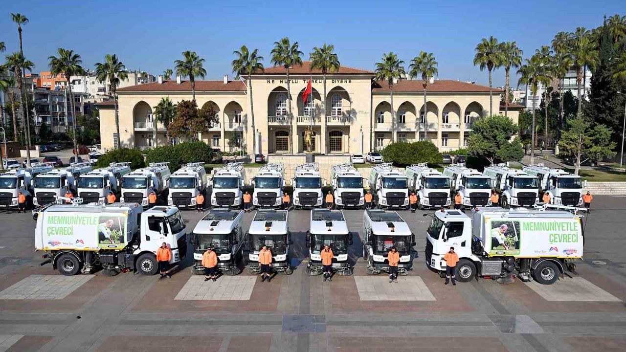 Mersin Büyükşehir Belediyesi'ne 22 Yeni Yol Süpürme Aracı — Filoda 50'ye Ulaştı