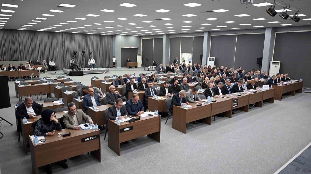 Mersin Büyükşehir Meclisi'nde 2,5 Milyar TL Borçlanma Tartışması