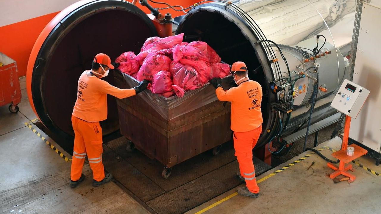 Mersin'de Akdeniz'i Kirleten 12 Gemiye 92 Milyon 748 Bin Lira Ceza