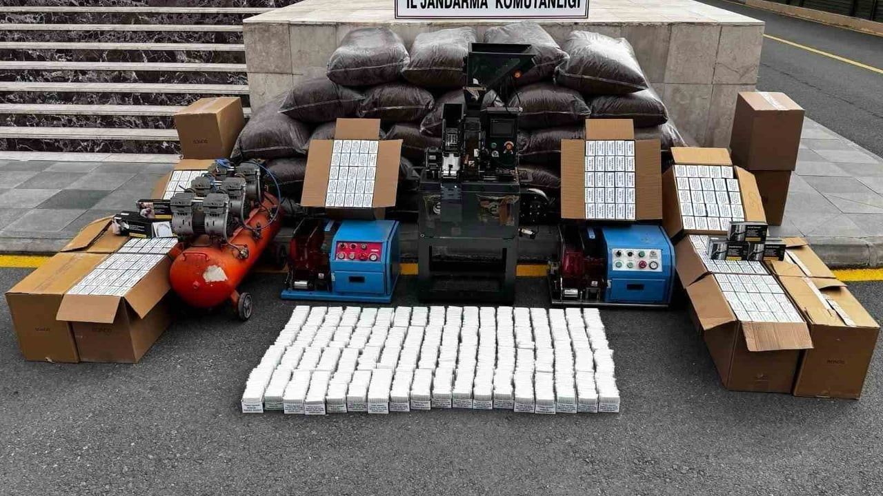 Mersin'de Kaçak Tütün ve Makaron Operasyonu: 2 Gözaltı