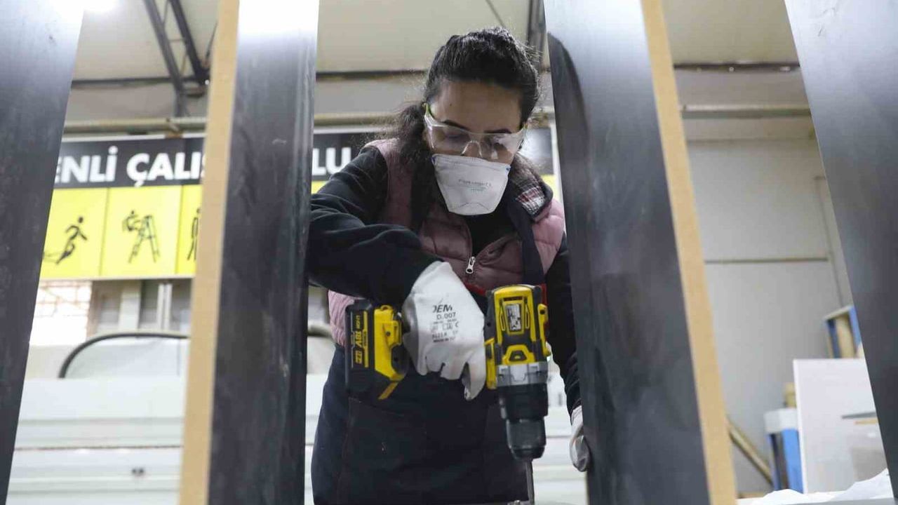 Mersin'de Kadın Marangozlar: 12 Yıl Öğretmenlikten Marangozluğa