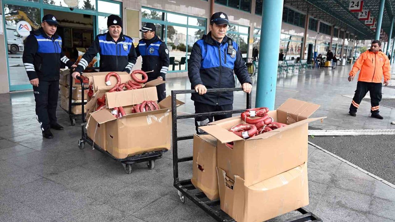 Mersin'de Sağlıksız Sucuk ve Çiğköfte İmha Edildi