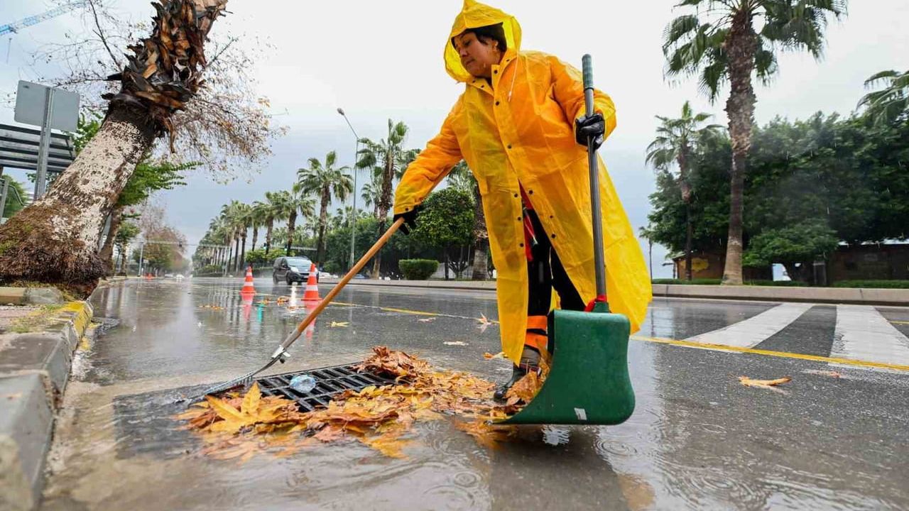 Mersin'de Sel İzleri Siliniyor — MESKİ ve Büyükşehir Ekipleri Seferber