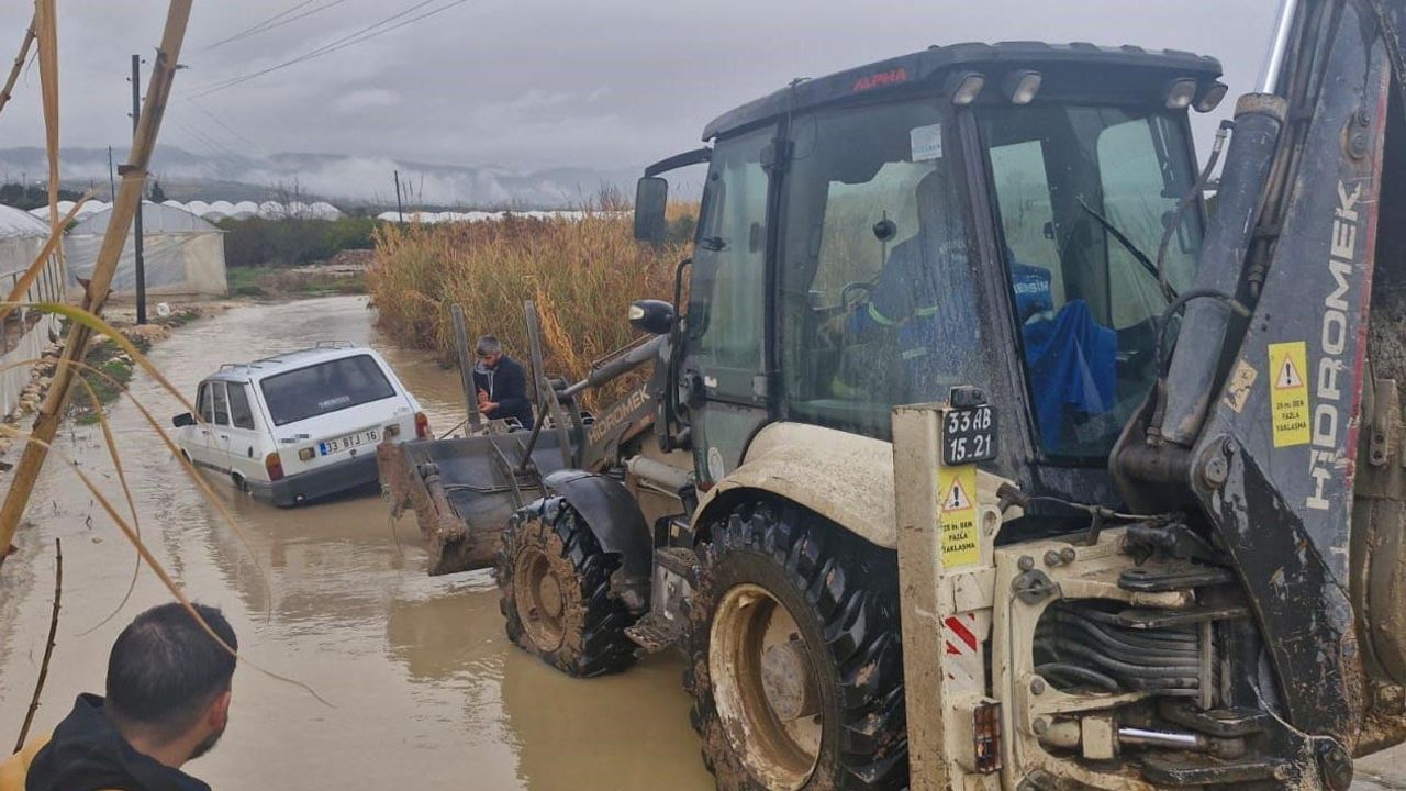 Mersin'de Selin Yaraları Sarılıyor — Ekipler Su Baskınlarına Müdahale Ediyor