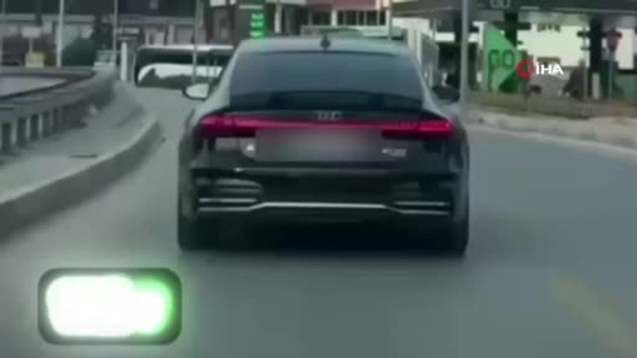 Mersin'de yasa dışı çakar kullanan sürücüye 414 bin lira ceza, ehliyeti 90 gün geri alındı