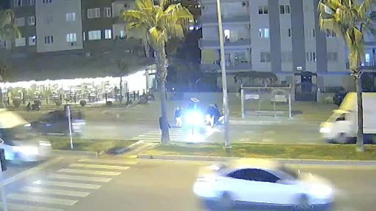 Mersin'de Yayaya Yol Verme Anında Zincirleme Kaza: 4 Araç Birden