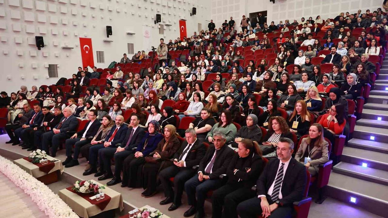 Mersin’de 'Yeni Medya ve İletişim Kampı' başladı