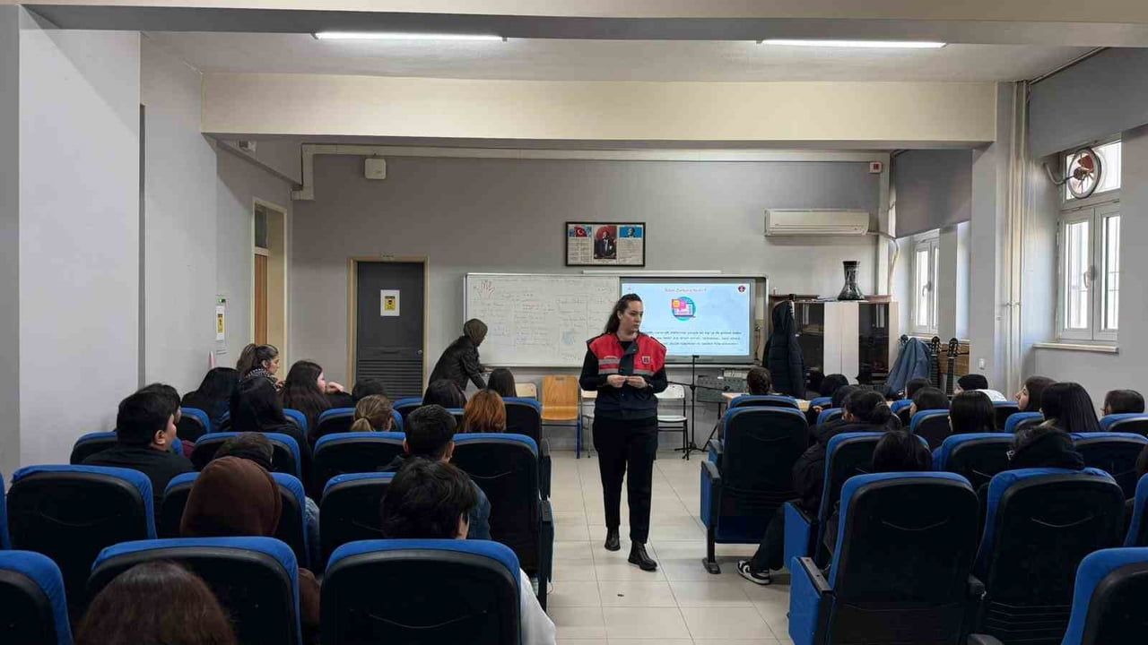 Mersin Jandarması'ndan Liselilere Siber Farkındalık Eğitimi