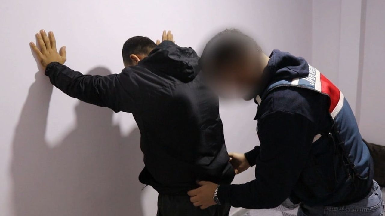 Mersin Merkezli MİT Destekli DEAŞ Operasyonu: 17 Gözaltı, 9 Tutuklama
