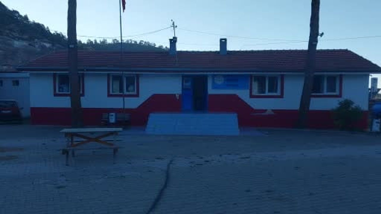 Mersin Mut'ta 2 Öğrencili Köy Okulunda Karne Heyecanı