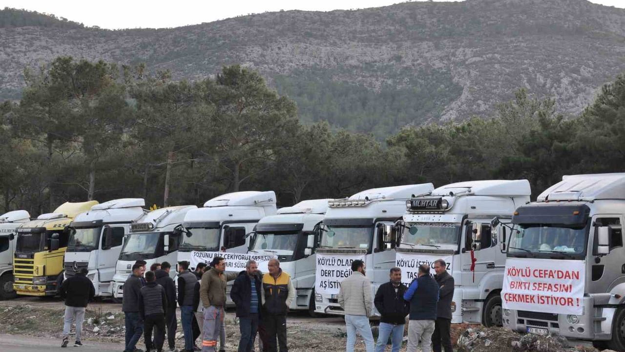 Mersin Silifke'de Kamyonculardan Taşeron Tepkisi