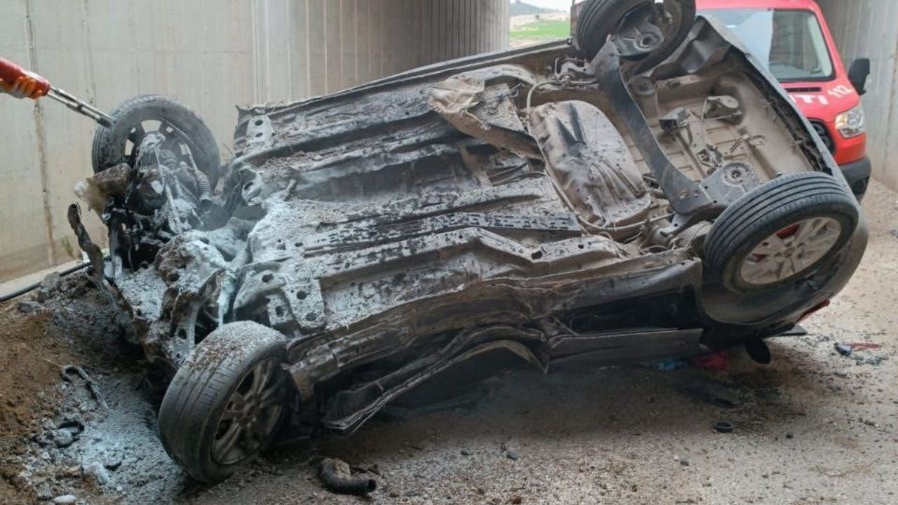 Mersin Tarsus'ta Otoyol Köprüsünden Düşen Araç: 2 Ölü, 3 Yaralı