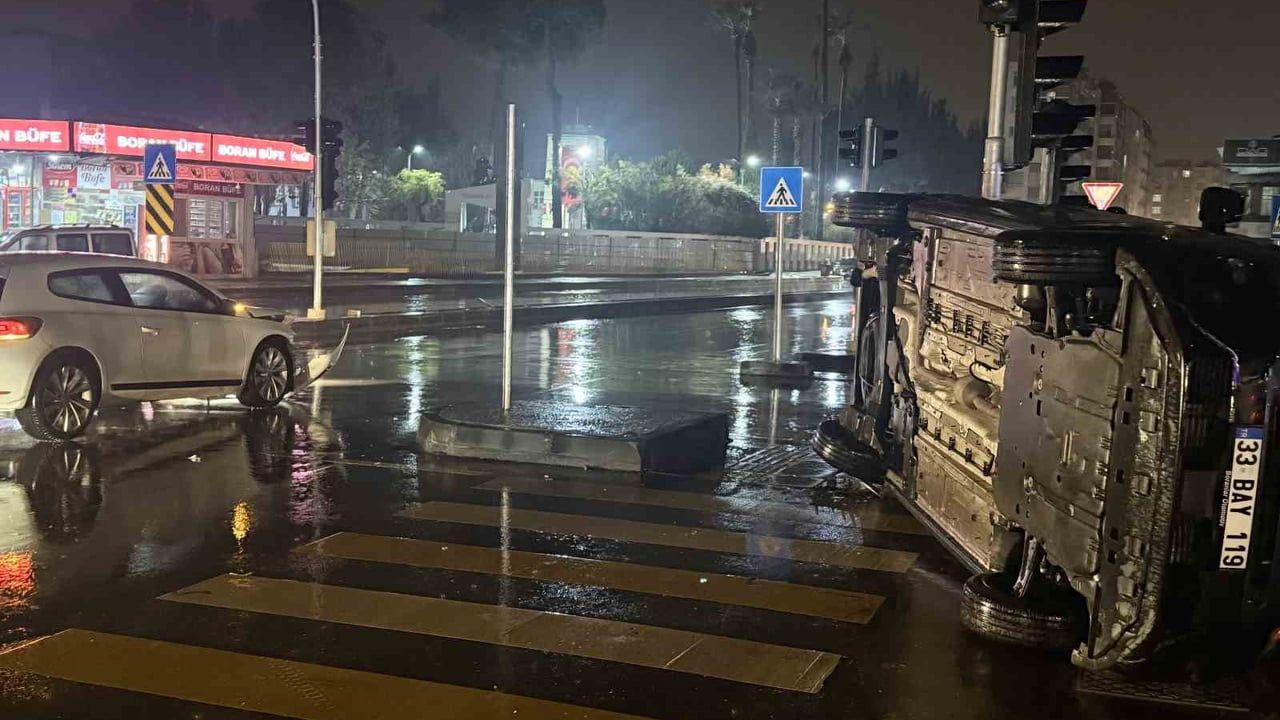 Mersin Tarsus'ta Trafik Kazası: 2 Kişi Yaralandı