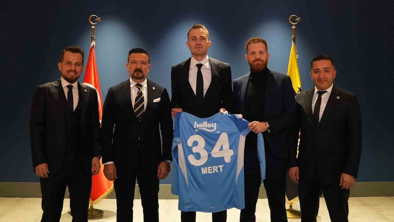 Mert Günok Fenerbahçe'ye Geri Döndü: 2.5 Yıllık Sözleşme İmzalandı