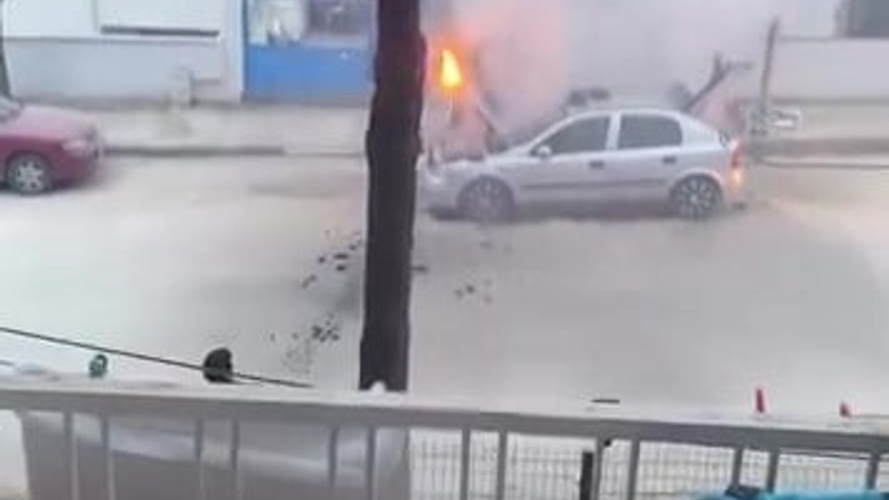 Merzifon'da Park Halindeki Otomobil Motorunda Yangın: Kullanılamaz Hale Geldi