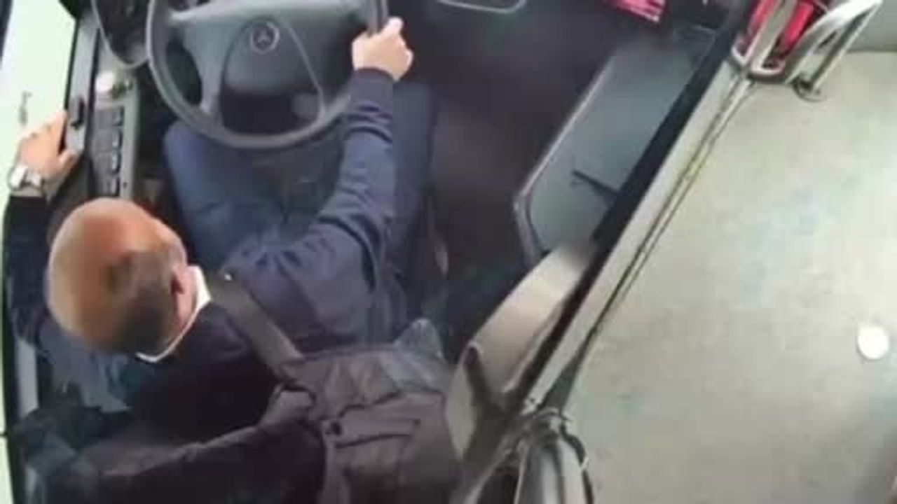 Metrobüs Şoförü Lodosta Motosikletlere Kalkan Oldu — 15 Temmuz Şehitler Köprüsü'nde Anlar