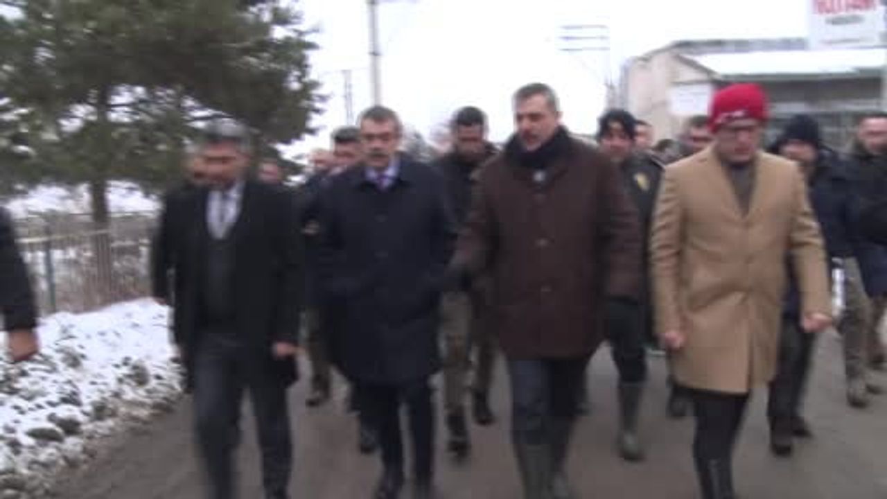 Milli Eğitim Bakanı Tekin Yanan Fabrikada İnceleme Yaptı