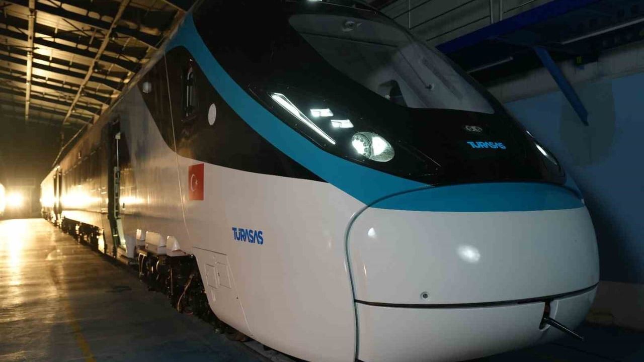 Milli Elektrikli Hızlı Tren 2026'da Raylara İniyor — 15 Set ve 577 Yolcu