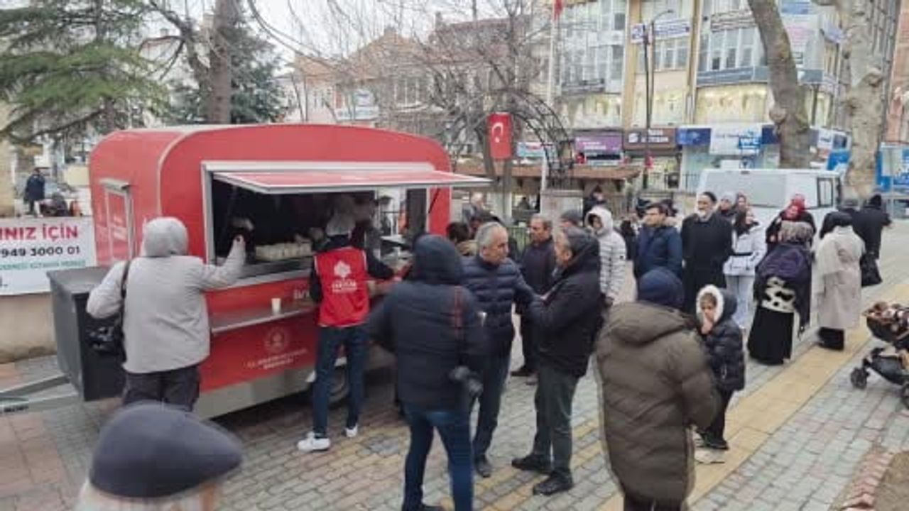 Miraç Kandili'nde Vakıflardan Salep İkramı