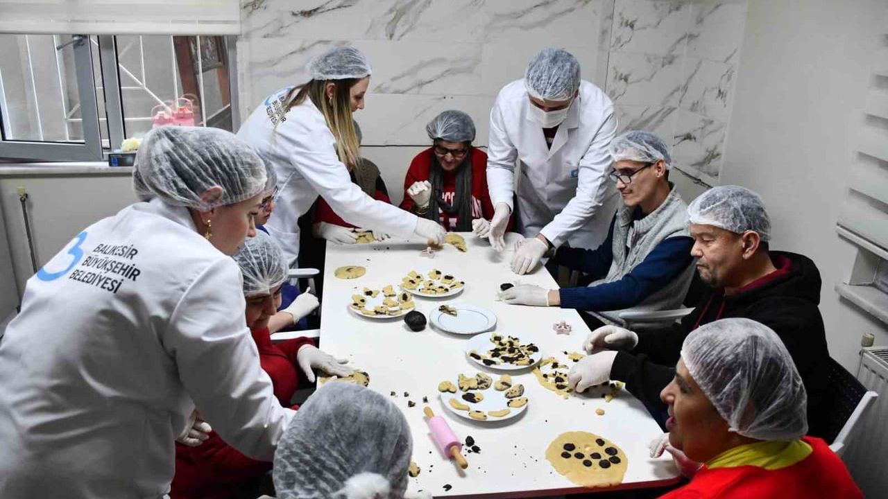 Mola Evi'nde Özel Öğrenciler Börek ve Kurabiye Yaptı