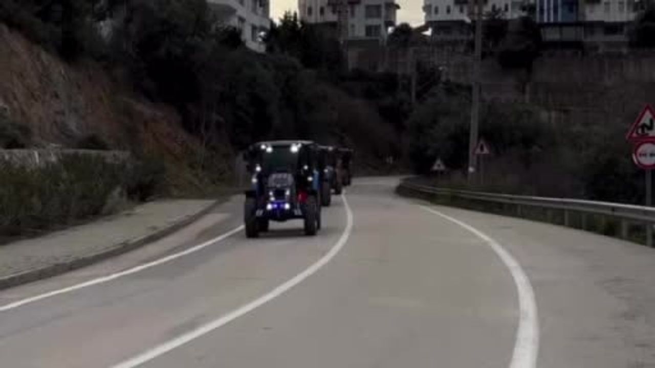 Mudanya'da Köylülerden Mudanya Belediyesi'nin 797 Milyon TL'lik Arazi Satışına Traktörlü Tepki