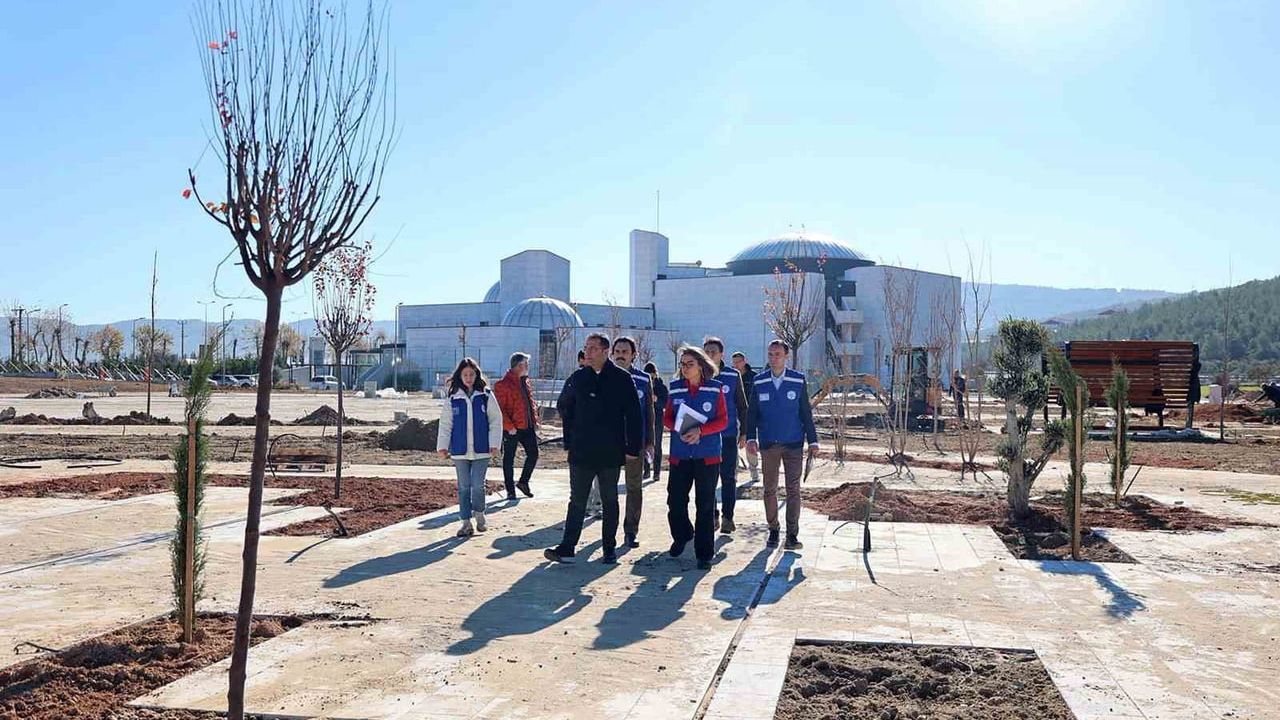 Muğla Büyükşehir Belediyesi 934 Ağaçla Yeşil Alanları Güçlendiriyor