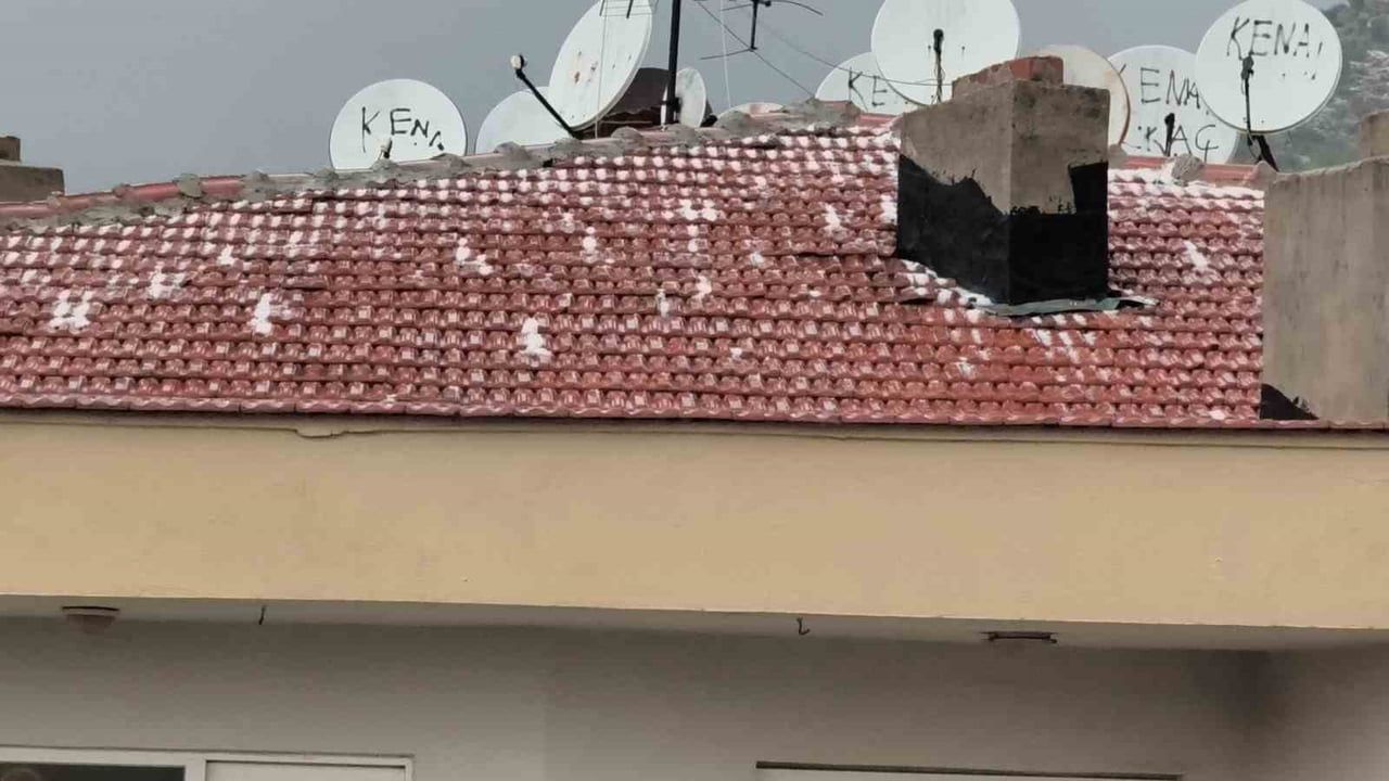 Muğla Menteşe'de Dolu ve Sağanak Trafiği Felç Etti