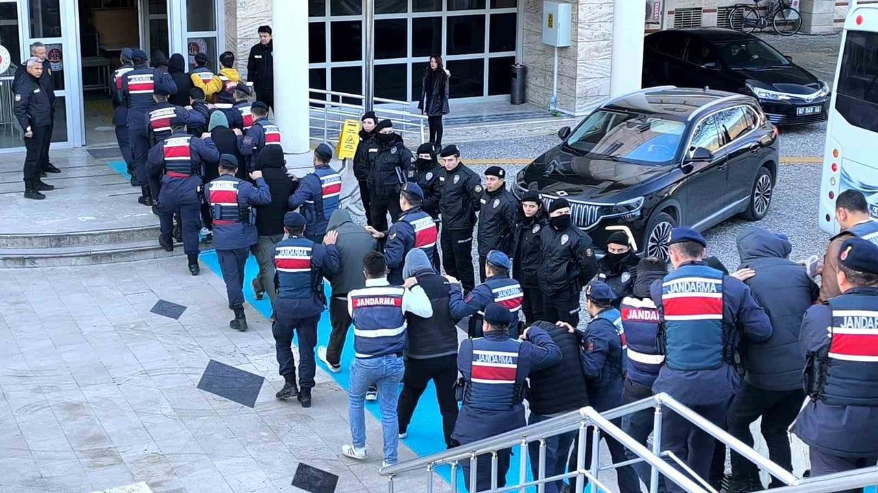 Muğla Merkezli DEAŞ Operasyonu: 18 Şüpheli Adliyeye Sevk Edildi