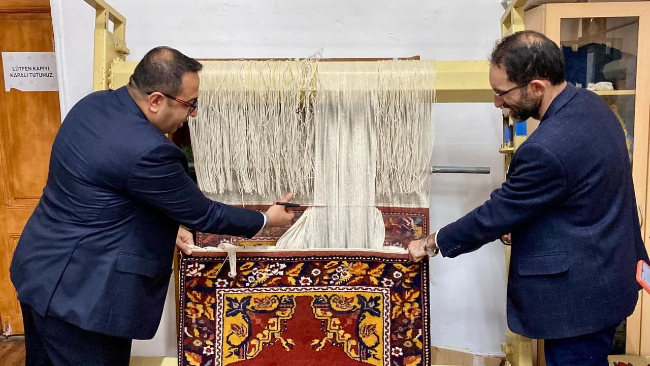 Muğla Olgunlaşma Enstitüsü'nde Geleneksel Halı Kesim Töreni — Mehmet Keleş Ziyareti